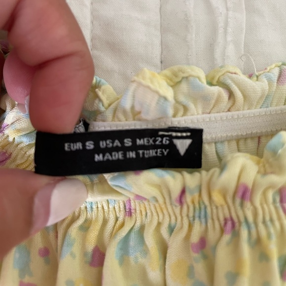 Zara Pastel Yellow Satin Effect Print Top - Picture 3 of 5